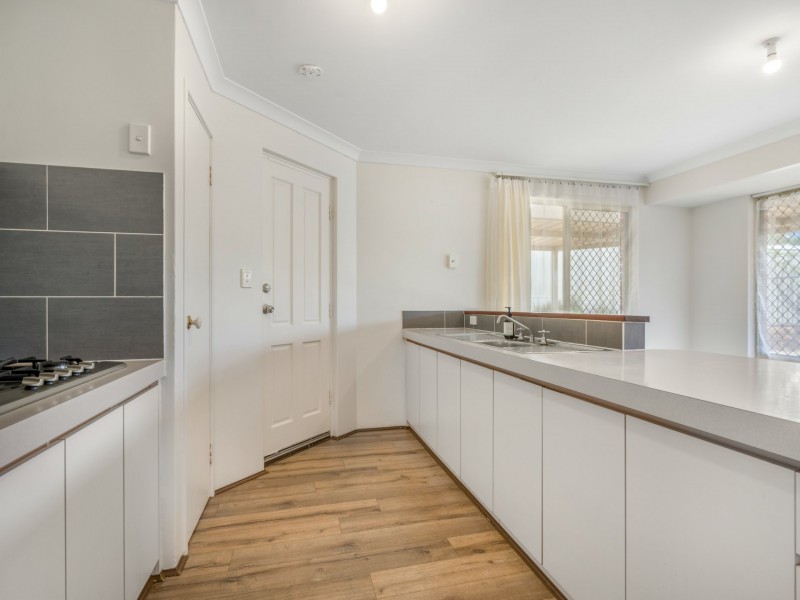 12 Hampshire Gardens, Parmelia WA 6167