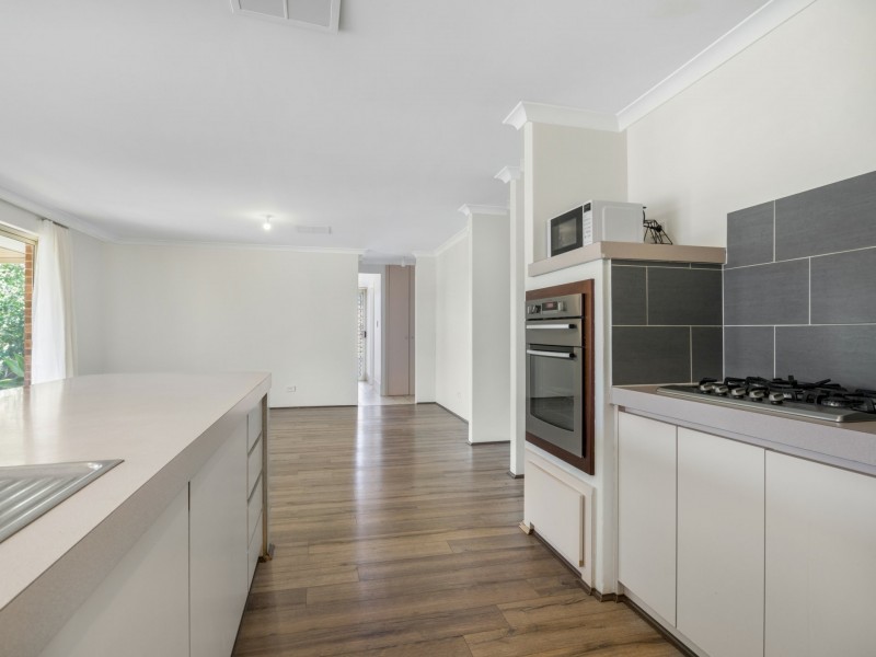 12 Hampshire Gardens, Parmelia WA 6167