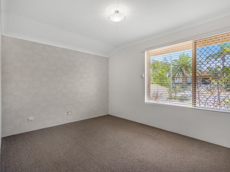 12 Hampshire Gardens, Parmelia WA 6167