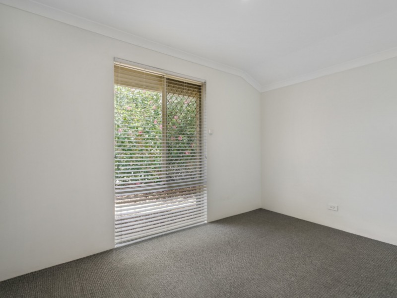 12 Hampshire Gardens, Parmelia WA 6167