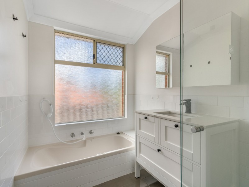 12 Hampshire Gardens, Parmelia WA 6167