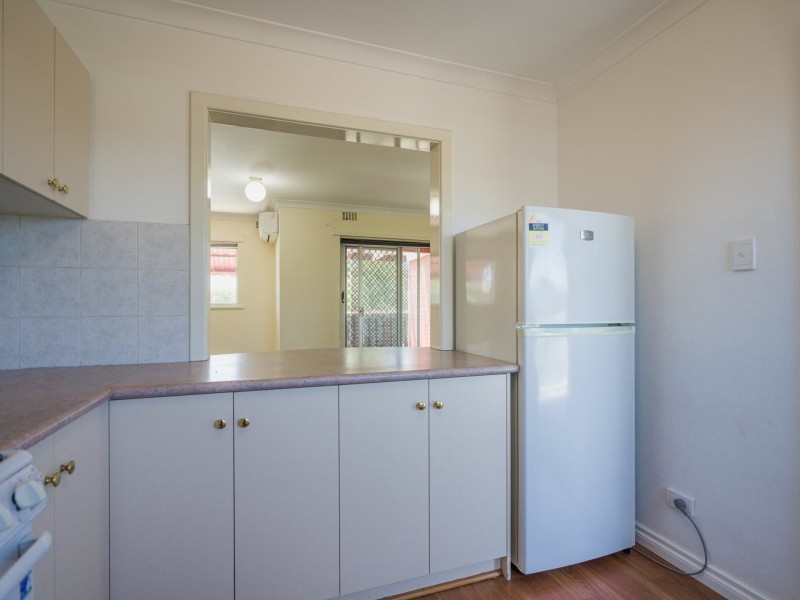 25/21 Disney Rd, Parmelia WA 6167