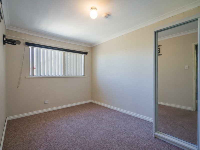 25/21 Disney Rd, Parmelia WA 6167