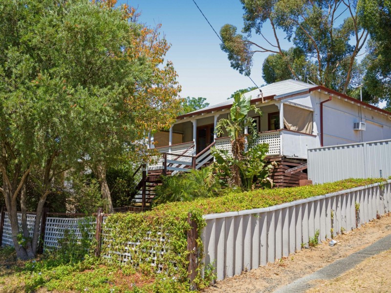 21 Grover Way, Medina WA 6167