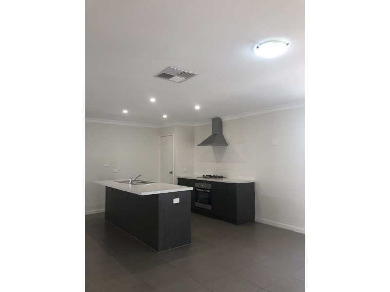 130 Sapphire Chase, Wellard WA 6170