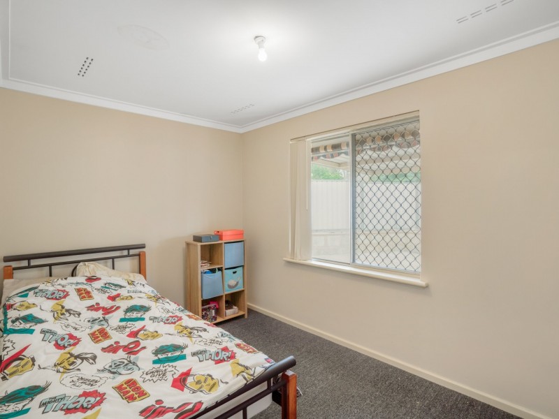 31 Crawford Road, Orelia WA 6167