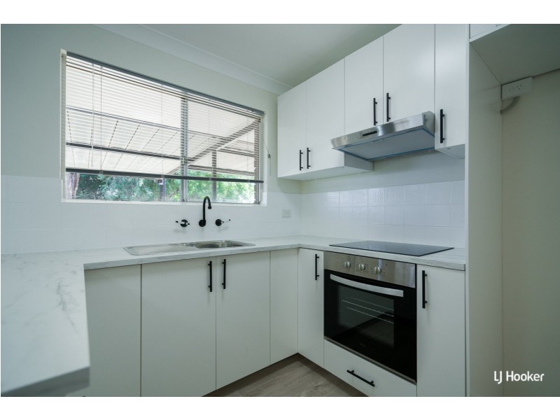 8 Gamblin Way, Parmelia WA 6167