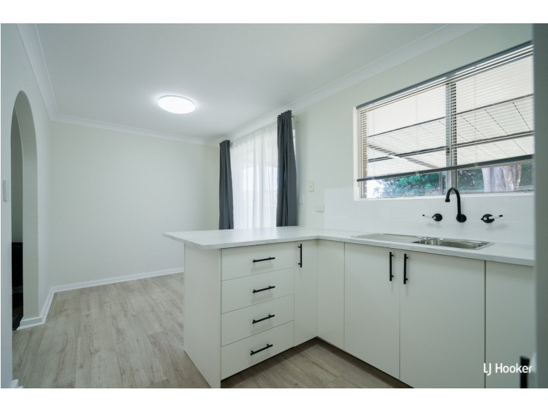 8 Gamblin Way, Parmelia WA 6167