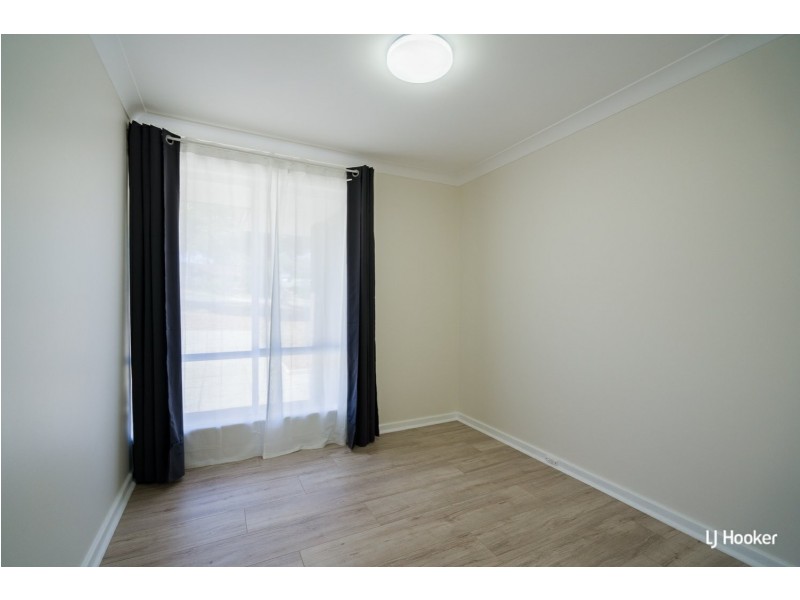 8 Gamblin Way, Parmelia WA 6167