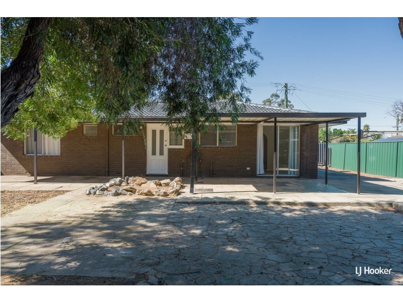 8 Gamblin Way, Parmelia WA 6167