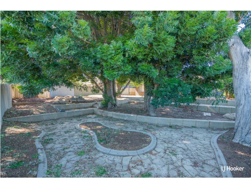 8 Gamblin Way, Parmelia WA 6167