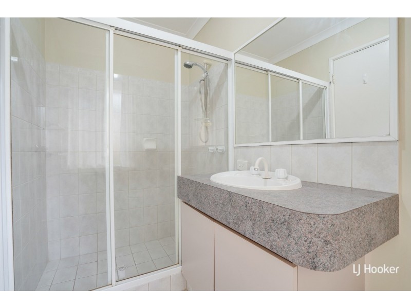 5 Gilling Place, Orelia WA 6167