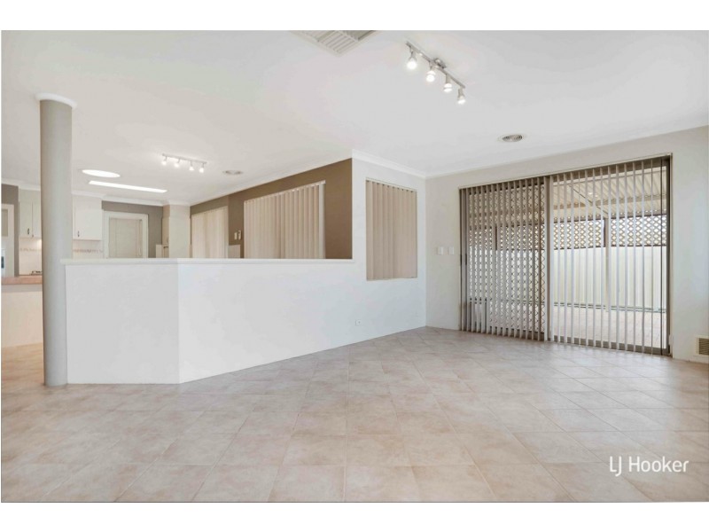 5 Gilling Place, Orelia WA 6167