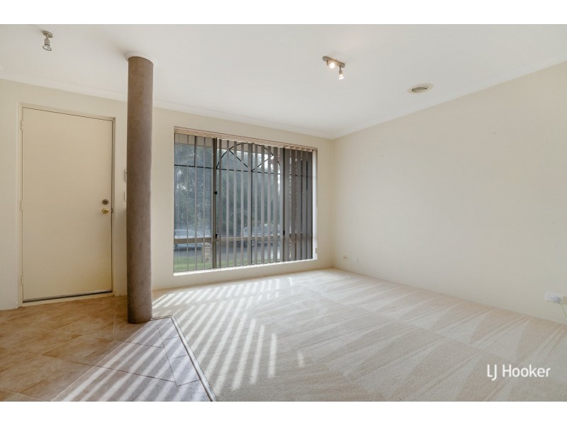5 Gilling Place, Orelia WA 6167
