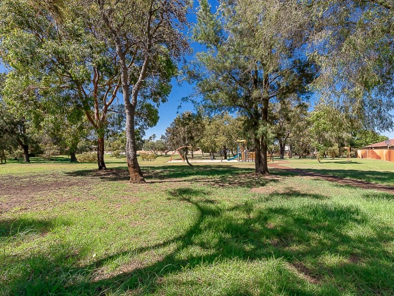 13 Perriam close, Parmelia WA 6167