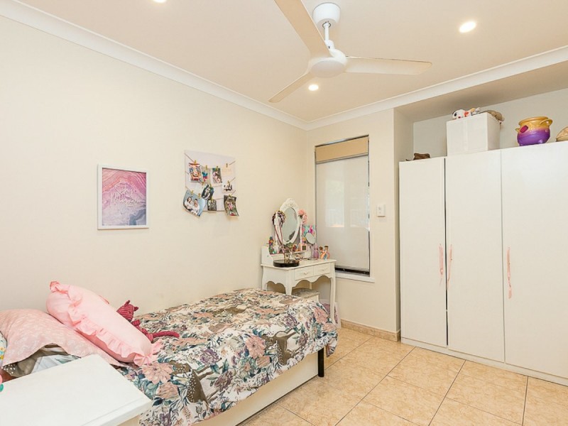 13 Perriam close, Parmelia WA 6167