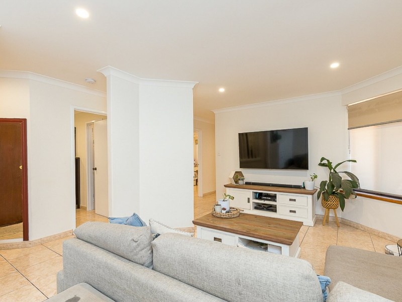 13 Perriam close, Parmelia WA 6167