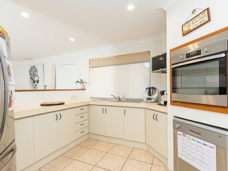 13 Perriam close, Parmelia WA 6167