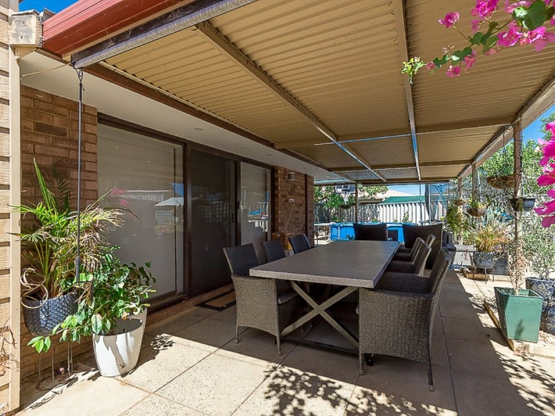 13 Perriam close, Parmelia WA 6167
