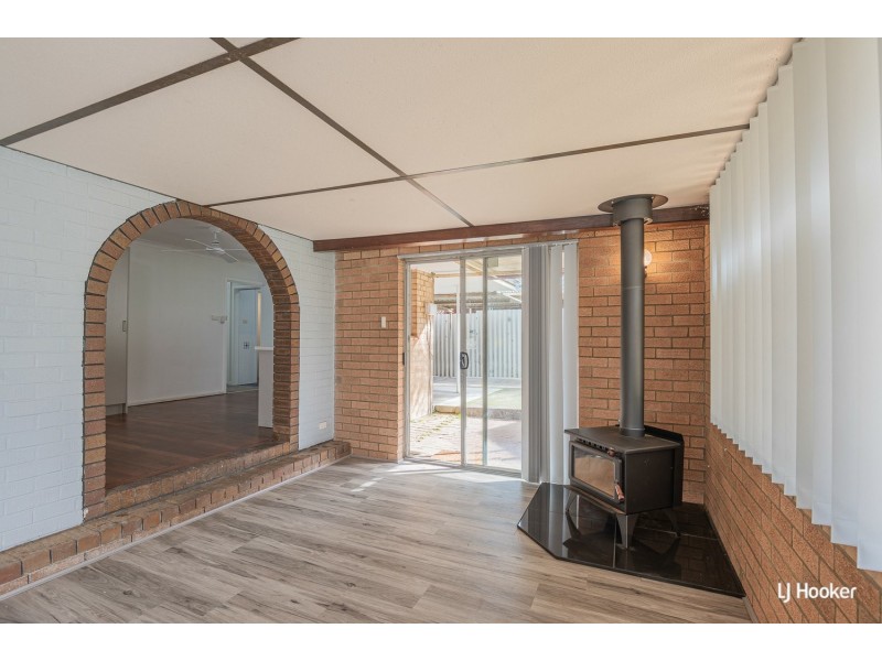 1 Cowling Way, Parmelia WA 6167
