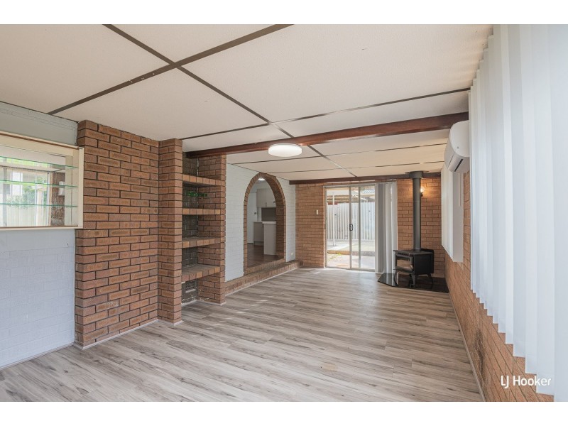 1 Cowling Way, Parmelia WA 6167
