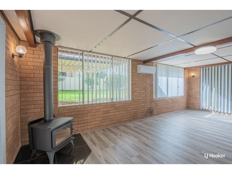 1 Cowling Way, Parmelia WA 6167