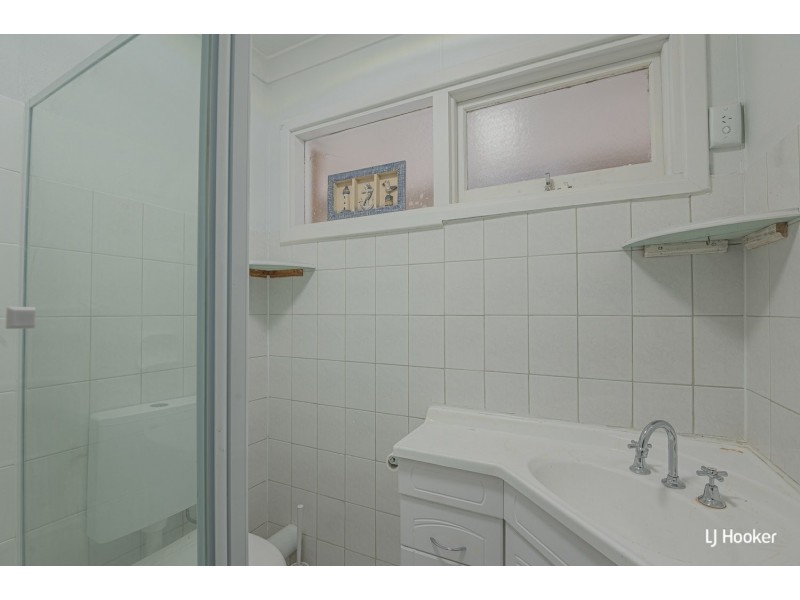 1 Cowling Way, Parmelia WA 6167