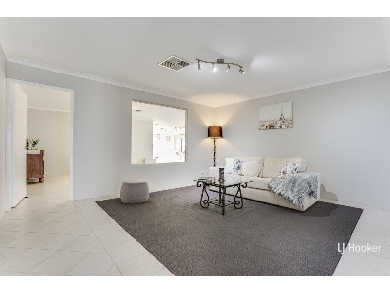 6 Holyrood Close, Orelia WA 6167
