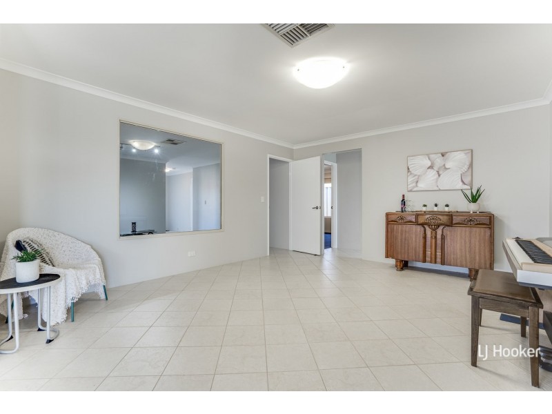 6 Holyrood Close, Orelia WA 6167
