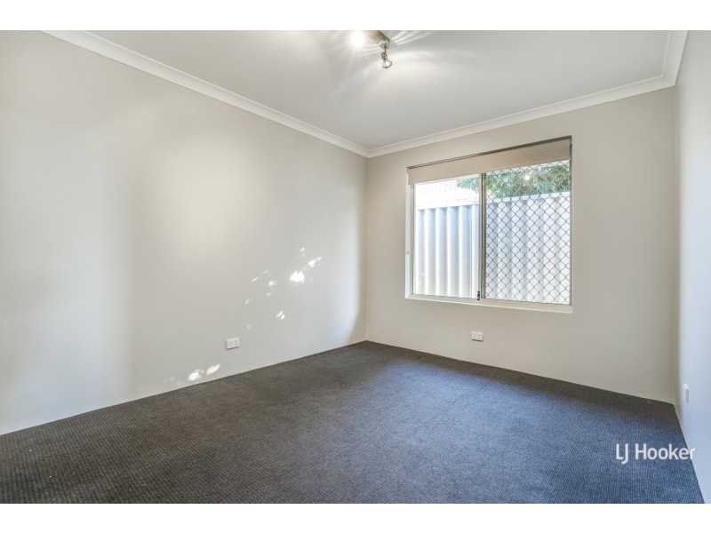 6 Holyrood Close, Orelia WA 6167