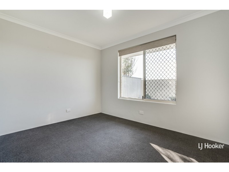 6 Holyrood Close, Orelia WA 6167