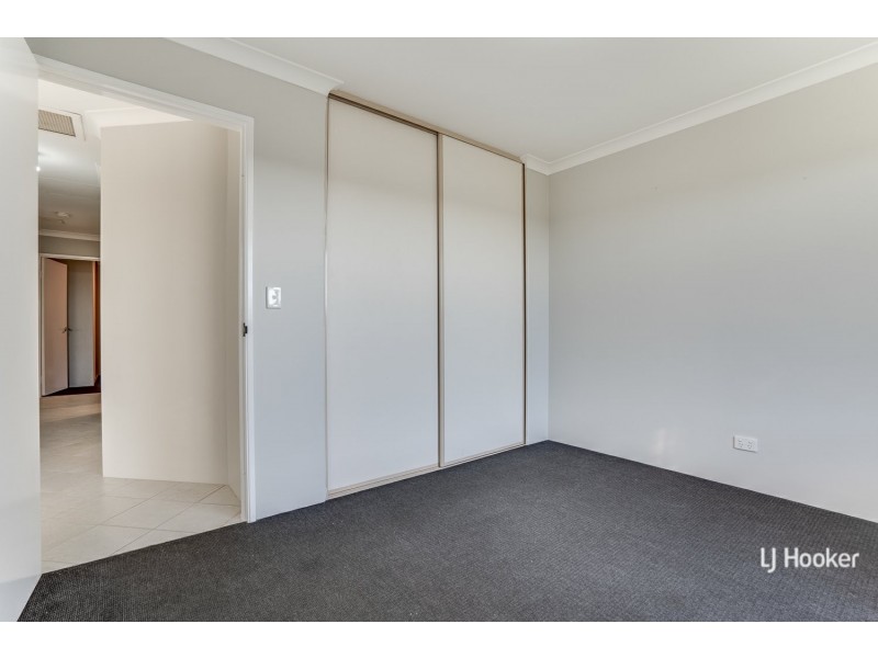 6 Holyrood Close, Orelia WA 6167