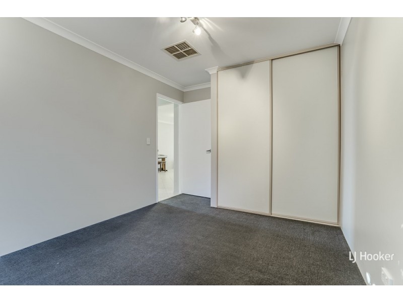 6 Holyrood Close, Orelia WA 6167