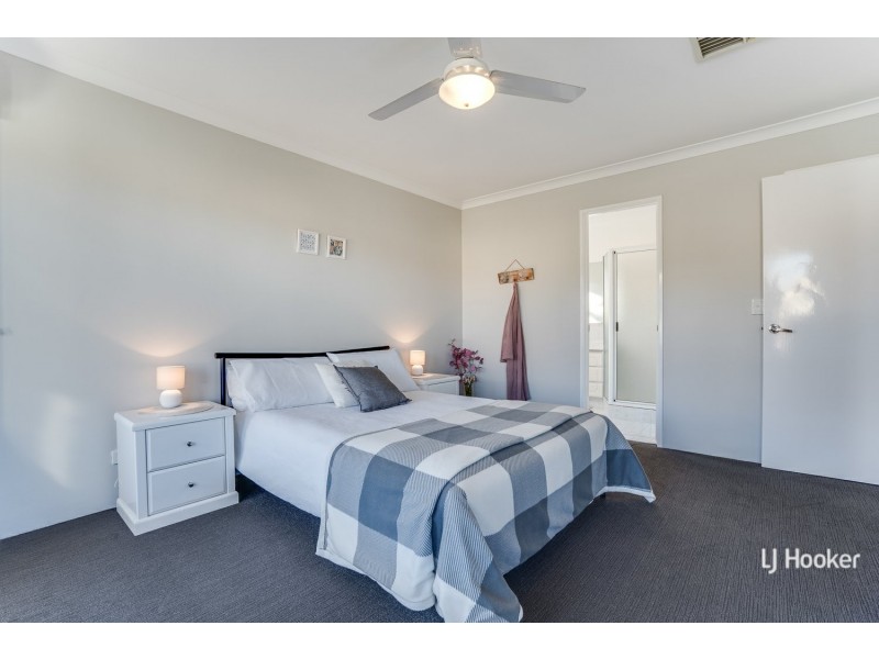 6 Holyrood Close, Orelia WA 6167