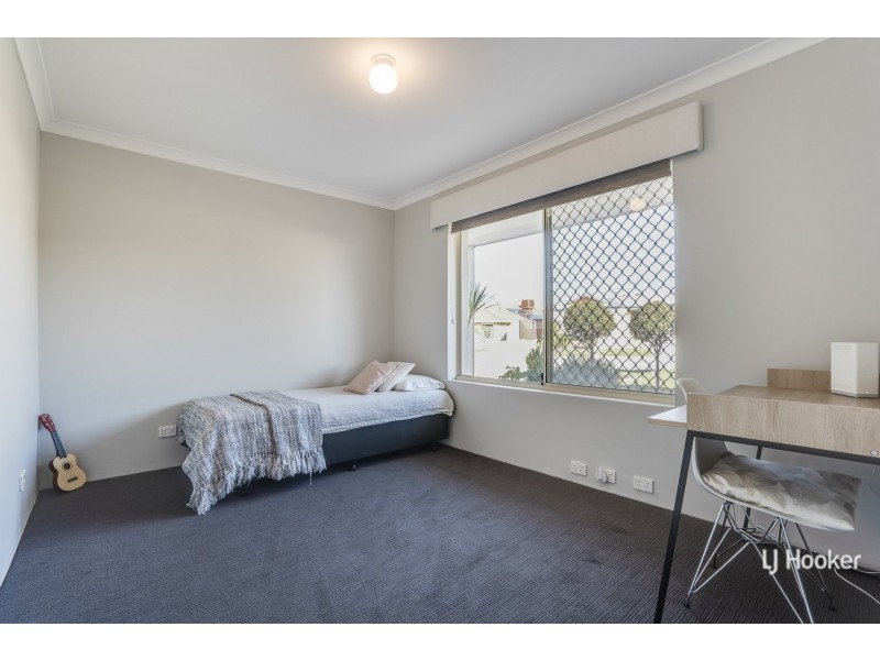 6 Holyrood Close, Orelia WA 6167