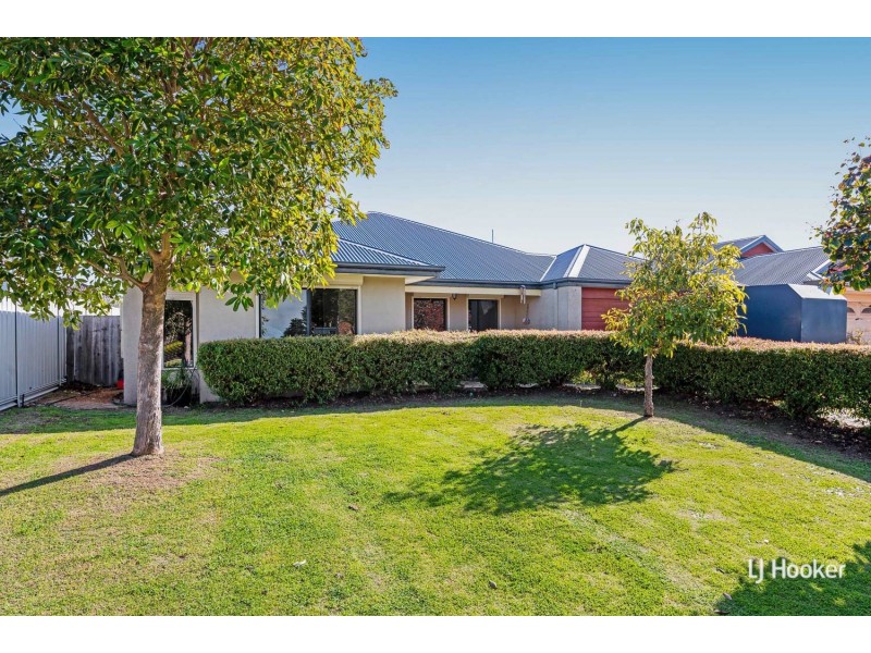 22 Coffs Bend, Secret Harbour WA 6173