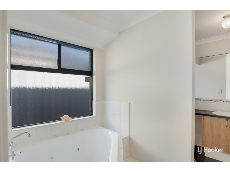 22 Coffs Bend, Secret Harbour WA 6173