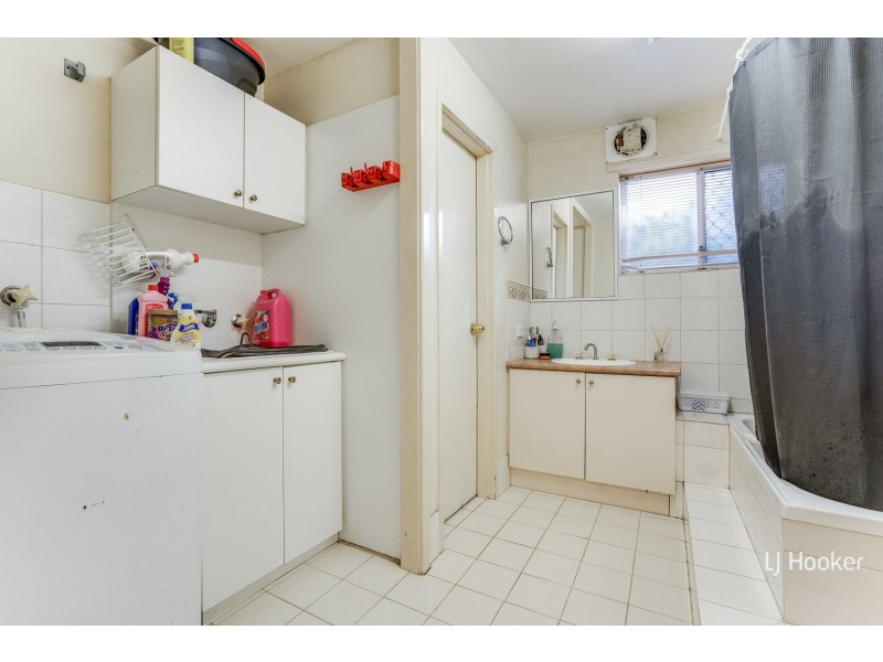 8/4 Canham Way, Orelia WA 6167