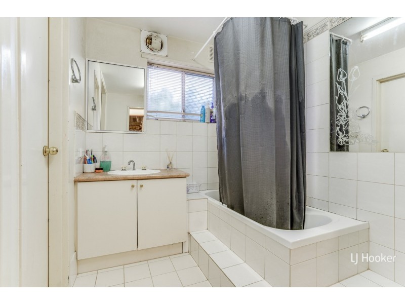 8/4 Canham Way, Orelia WA 6167