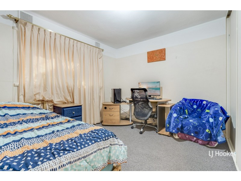 8/4 Canham Way, Orelia WA 6167