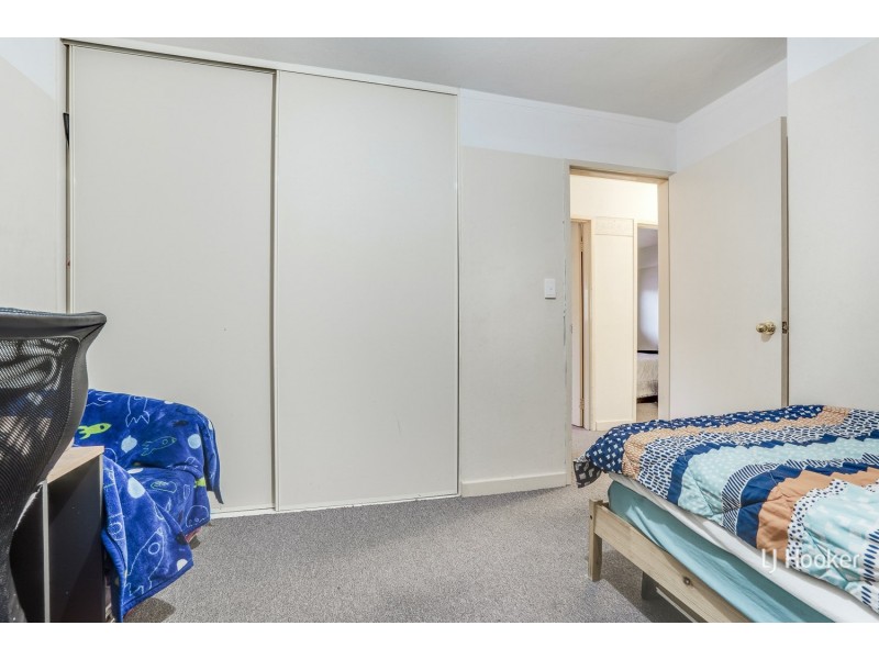 8/4 Canham Way, Orelia WA 6167