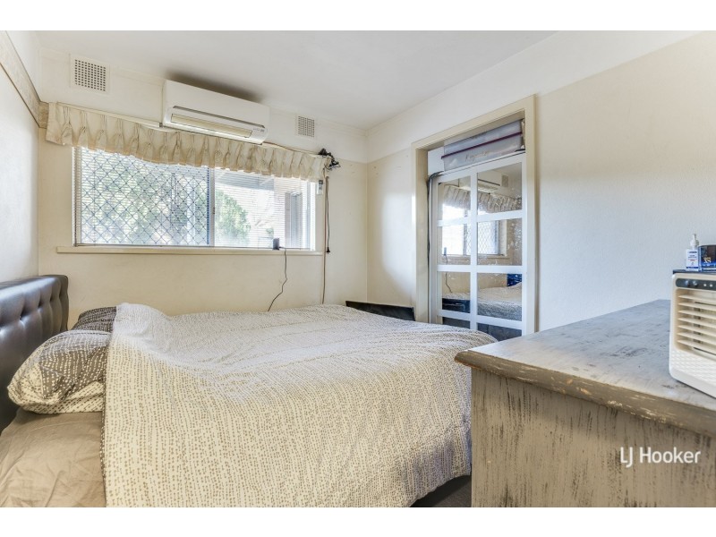 8/4 Canham Way, Orelia WA 6167