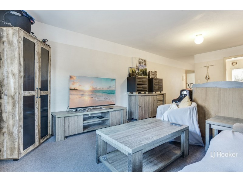 8/4 Canham Way, Orelia WA 6167