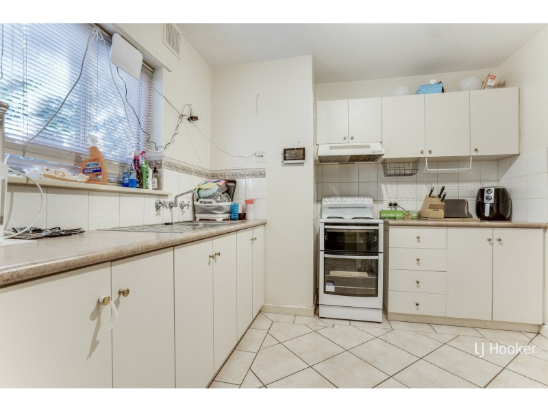 8/4 Canham Way, Orelia WA 6167