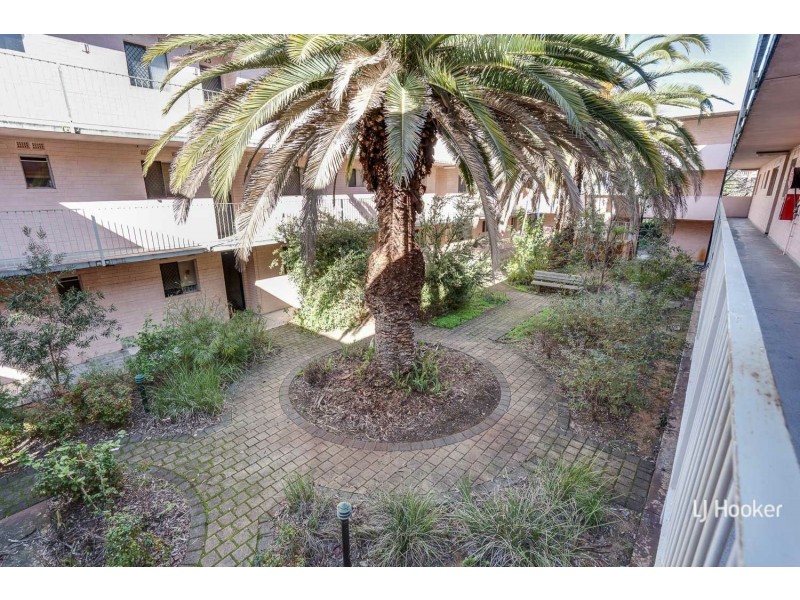 8/4 Canham Way, Orelia WA 6167