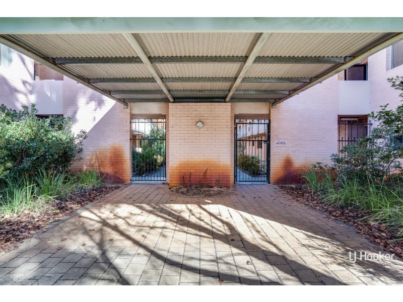 8/4 Canham Way, Orelia WA 6167