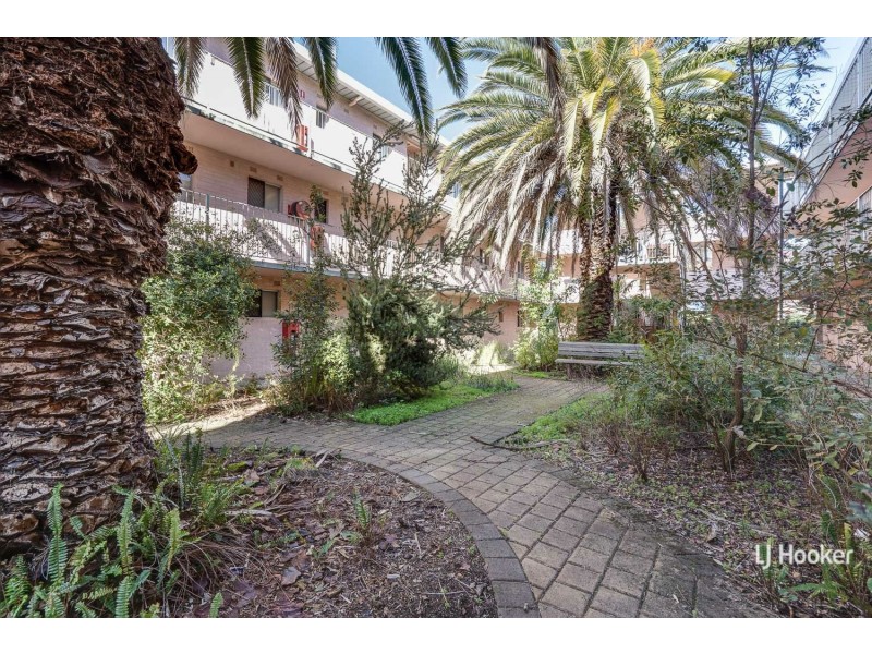 8/4 Canham Way, Orelia WA 6167