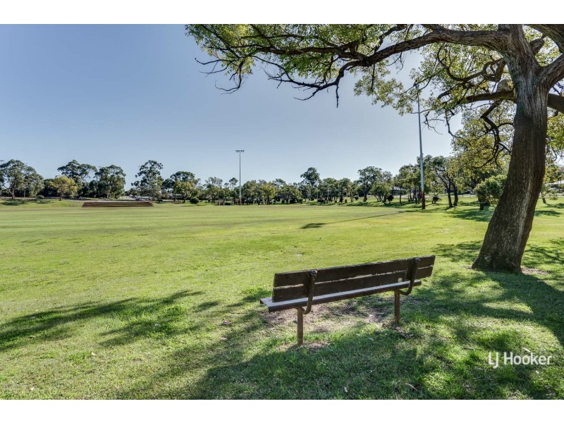 8/4 Canham Way, Orelia WA 6167