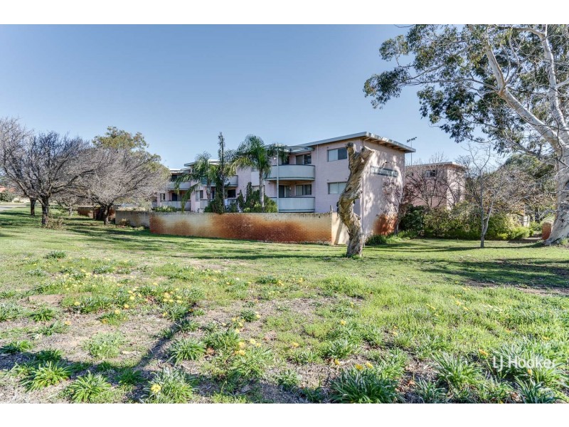 8/4 Canham Way, Orelia WA 6167