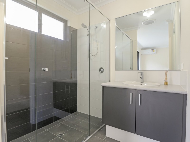 7 Luzula Grove, Byford WA 6122